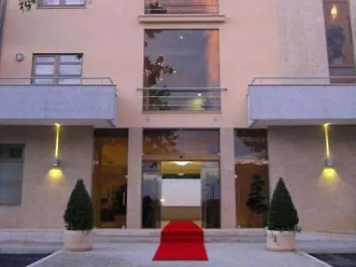 ホテル La Fontaine 3*